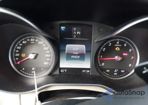 2016 Mercedes-Benz C 300 4Matic z USA, uszkodzony, nr VIN 55SWF4KB2GU133237